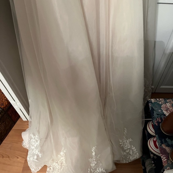 Wedding dress (someone please buy I’m begging) - Picture 5 of 16